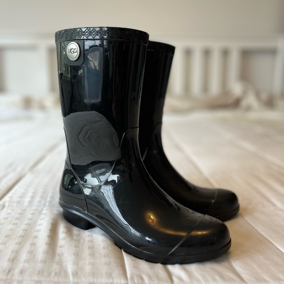SOLD UGG Black Sienna Sherpa Insole Shiny Rain Boot Size 6/6.5 - Picture 5 of 16